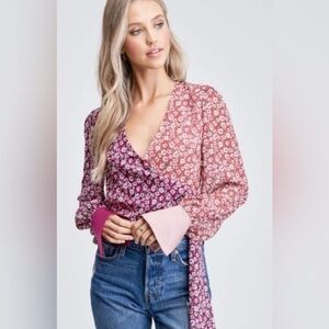 NWOT En Saison floral wrap top